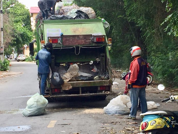 Unknown people have been haphazardly dumping garbage of all sorts in the area of Soi Kasetsin 5, Khao Pratamnak, making life miserable for local residents and garbage collectors.