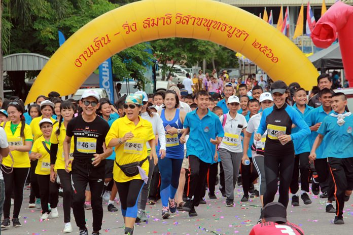 Participants set off on the Visaka Bucha Day walk-run from the Tourist Police Station on Pratamnak Hill, south Pattaya, Tuesday, May 29.