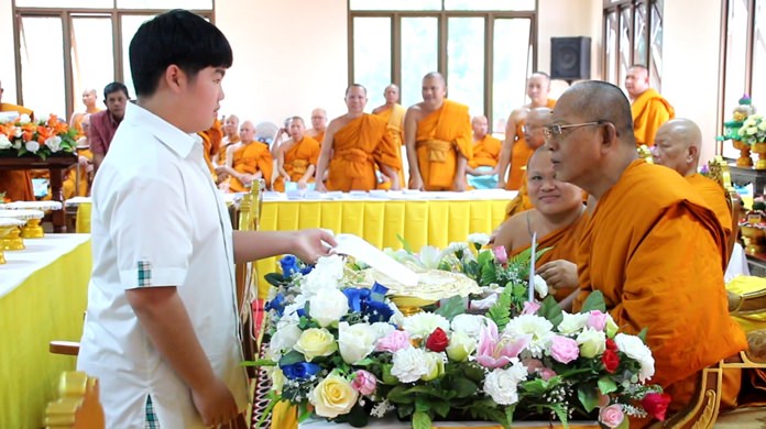 Buddhist Institute Region 13 chief Poromkawee and top local officials awarded 720 scholarships to Pattaya-area youths in primary and high schools.