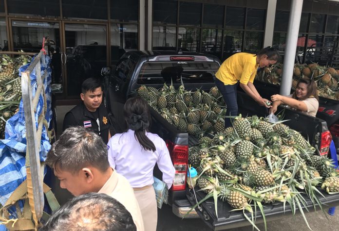 Banglamung District is setting up markets and pushing hotels and government agencies to buy more pineapples after Pattaya-area growers flooded the market and crashed prices.