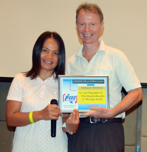 Member Ren Lexander presents Patmaporn klinkesorn with the PCEC’s Certificate of Appreciation for her informative talk.