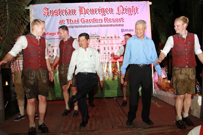 Mayor Anan Charoenchasri and Deputy Mayor Apichart Virapal performed the ‘Schuhplattler’ dance to perfection.
