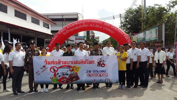 Pattaya-area officials pledged loyalty to HM the King and vowed not to use drugs on International Day Against Drug Abuse and Illicit Trafficking.