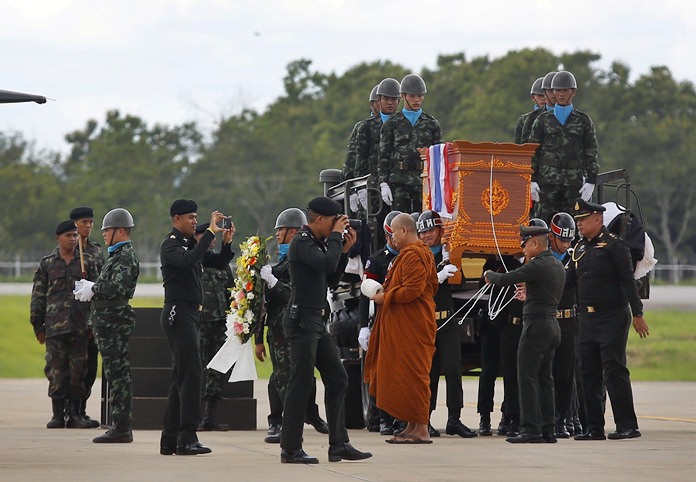 The body of Saman Gunan, a former Thai navy SEAL who died during an overnight mission, is carried during a repatriation and religious rites ceremony at Chiang Rai Airport in Mae Sai, Chiang Rai province, in northern Thailand Friday, July 6, 2018. The Thai navy diver working as part of the effort to rescue 12 boys and their soccer coach trapped in a flooded cave died Friday from lack of oxygen, underscoring risks of extracting the team. (AP Photo)