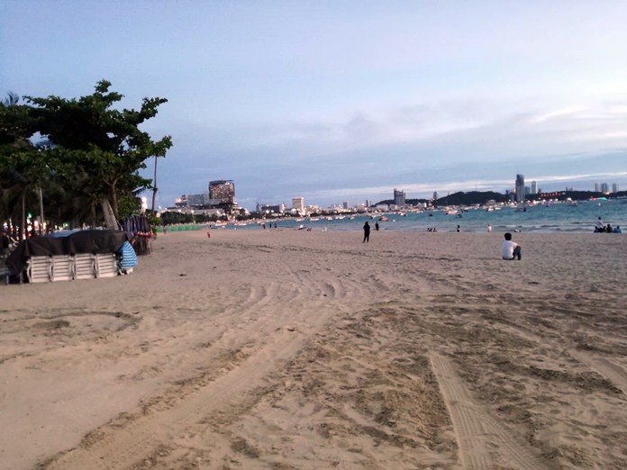 The much-delayed restoration of Pattaya Beach is running badly behind schedule with little chance of an August completion.