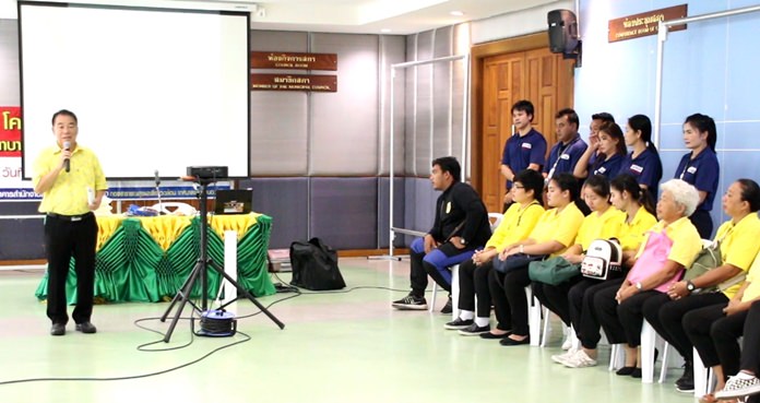 Deputy Mayor Suwat Rachathawattanakul opens a training class for first aid and CPR.