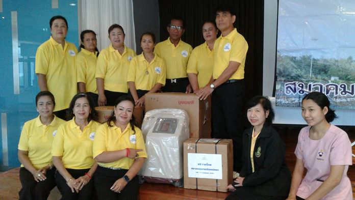 The Pattaya Community Association, led by Association President Orawan Suksanwong, donated ventilators to the Pattaya Public Health Department for use in its mobile medical units.