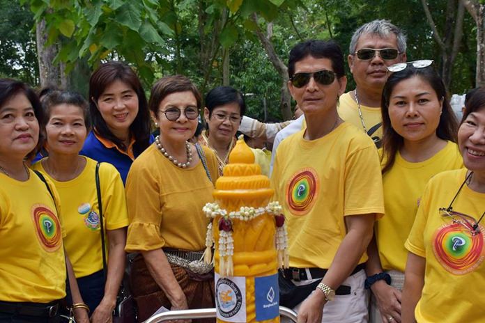 Sopin Thappajug, MD of Diana Group, donated large candles to 3 temples in the Nongprue area.