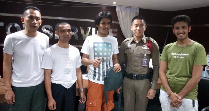 An honest taxi driver returned a bag containing 53,000 baht to a forgetful Kuwaiti tourist.
