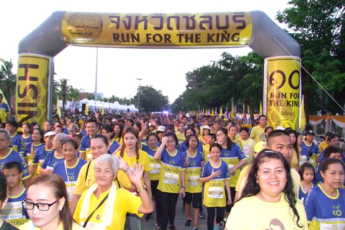 Thousands cross the start line outside the Governor’s House in Chonburi city, Sunday, July 29, to take part in the special walk-run event to celebrate His Majesty the King’s 66th birthday.