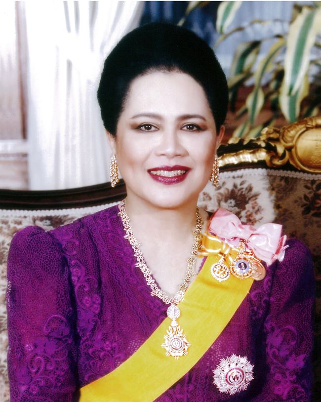 August 12 is a very special day throughout the Thai Kingdom, as it is the day the entire nation celebrates the auspicious occasion of Her Majesty Queen Sirikit’s Birthday. The day also is celebrated throughout the Kingdom as Mother’s Day. The management and staff of the Pattaya Mail Media Group join Thai people and many others from around the world to present our loyalty and devotion to Her Majesty Queen Sirikit and best wishes for a most Happy Birthday and a continued long life on the occasion of her 86th birthday Sunday, August 12. (Photo courtesy Bureau of Royal Household)