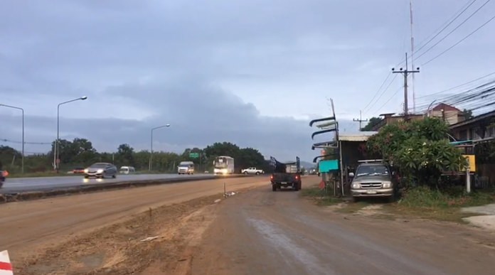 Motorists say roadwork to widen Highway 36 in Kratinglai has created a deathtrap where large drop-offs are invisible in the dark.