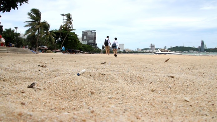 The much-ballyhooed ban on smoking on Pattaya’s beaches has failed due, as so often is the case, to lack of enforcement.