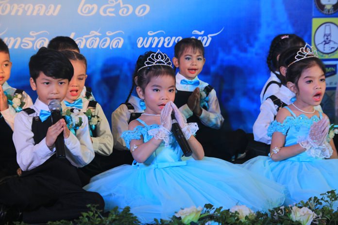Students from Pattaya City Schools sing “The One and only Mother” on Mothers’ Day at Central Festival Pattaya Beach.