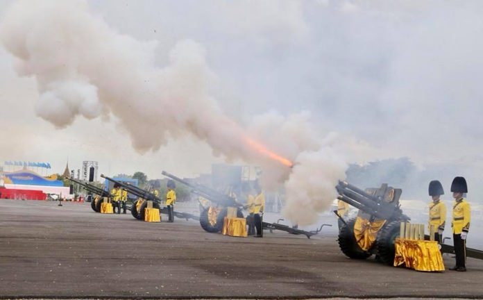 All three elements of the Thai armed forces August 12 performed 21 gun salutes marking the birthday anniversary of Her Majesty Queen Sirikit of the Ninth Reign. (NNT Photo)