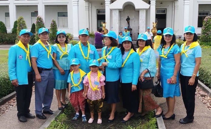 Khopai Community Chairman Wirat Joyjinda led residents to participate in volunteering activities at the Bureau of the Royal Household in Sanarmsuepa, Bangkok.