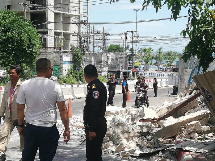 Debris from a building being demolished for encroaching on the South Pattaya canal spilled on to the Bali Hai interchange, blocking traffic, but causing no injuries.