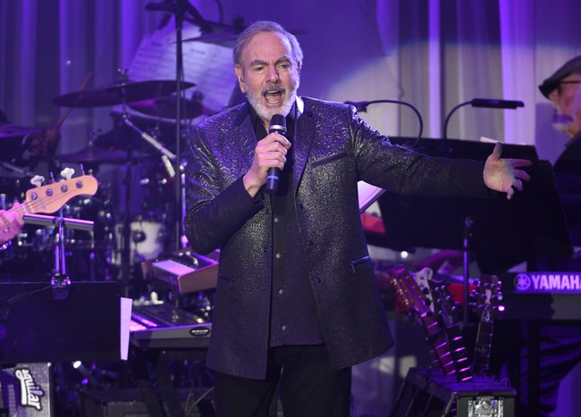Neil Diamond performs in Beverly Hills, California in this Feb. 11, 2017 file photo. (Photo by Chris Pizzello/Invision/AP)
