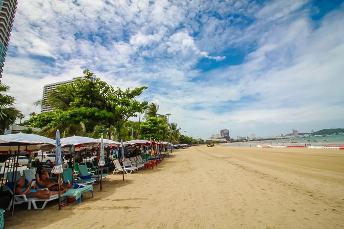 The Pattaya Beach rebuild is finished in the north, and the Marine Department reconfirmed that the 500-million-baht-plus project begun in 2011 will be completed by year-end. Contractors are working in 300-meter parcels, reopening the sand as they complete each 100 meters.