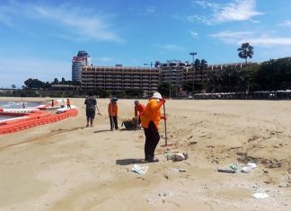 Pattaya cleans up after garbage tide