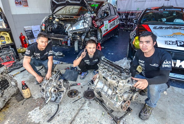 The Unixx TR-Motorsport mechanics had a busy race weekend at Bira.