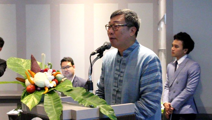 TAT Eastern Region Director Wiboon Nimitwanitch briefs hospitality executives on TAT’s goals for 2019.