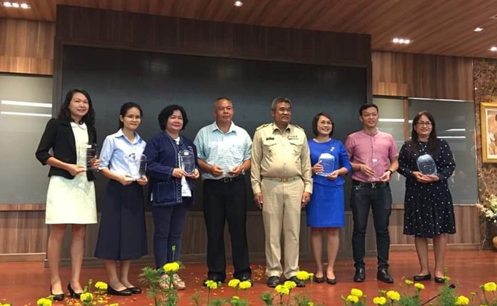 Plaques were presented to the Khopai, Chumsai and Marbpradu communities, along with the Human Help Network Foundation Thailand, Ban Kru Ja Foundation, Ban Jingjai Foundation, and Fountain of Life Center.