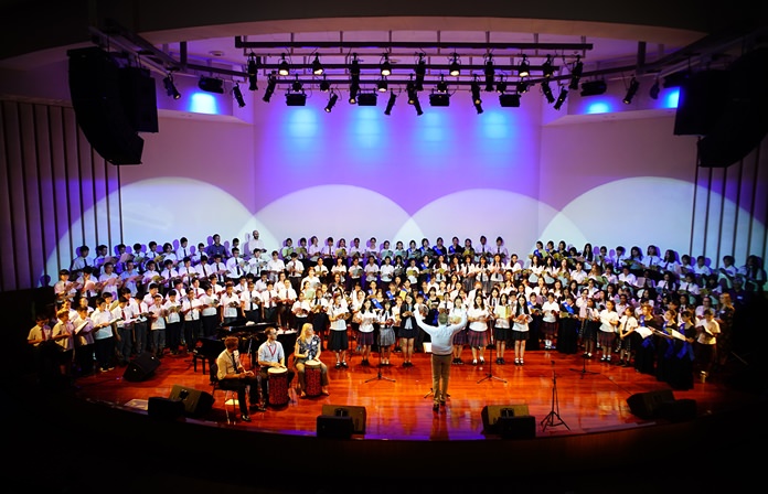 Choirs from different international schools around Bangkok joined together to practice and perform a variety of songs as a celebration for “International Peace Day”.