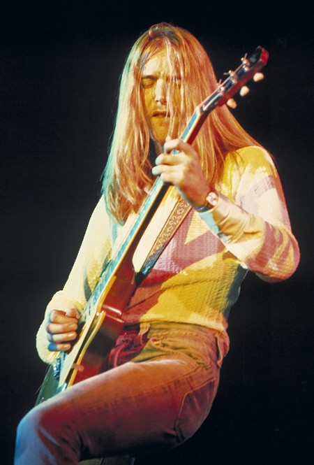 Kim Simmonds performs with Savoy Brown in 1975. (Photo/Wikipedia)