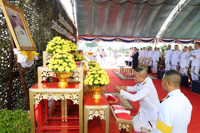 Vice Adm. Banjob Poedaeng, commander of the 1st Naval Area, leads fellow officers, sailors and family in paying homage to the late King Rama IX at the Air and Coastal Defense Command in Sattahip.