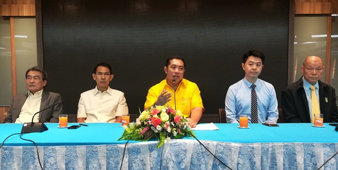Pattaya’s new mayor Sonthaya Kunplome and his deputies met with representatives from the city’s 44 neighborhoods and pledged to work more closely with community groups to solve the city’s problems.