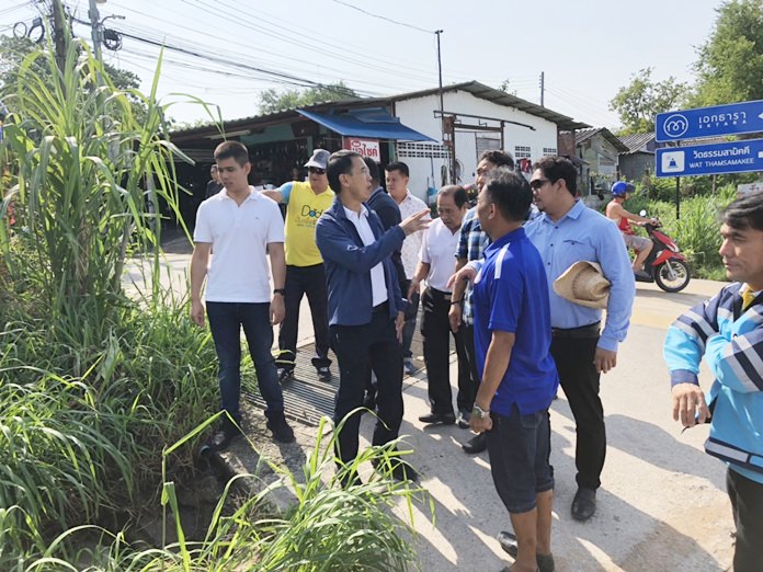 Engineers cut new drainage trenches in two flood-inundated areas in East Pattaya while city hall waits for funding of two long-term flooding solutions.