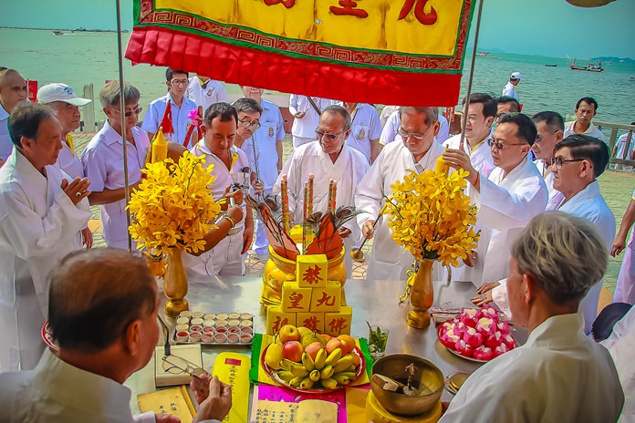The Pattaya Vegetarian Festival got underway at Lan Pho Naklua Public Park with an invitation to the gods.