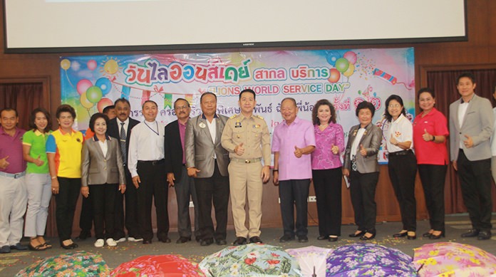 Lions DG Roj Thongwanitch, Banglamung District Chief Naris Niramaiwong and Nongprue Mayor Mai Chaiyanit together with local benefactors at the Lions World Service Day opening ceremony.
