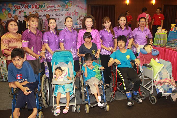 The Nongprue Women’s Development Group donated 3,940 baht.