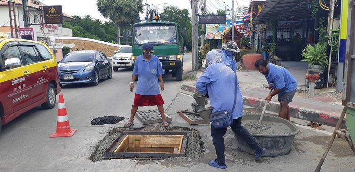 Sanitation workers spent four days cleaning out Pattaya’s storm drains and sewers, and repairing drainage lids to relive flooding problems.