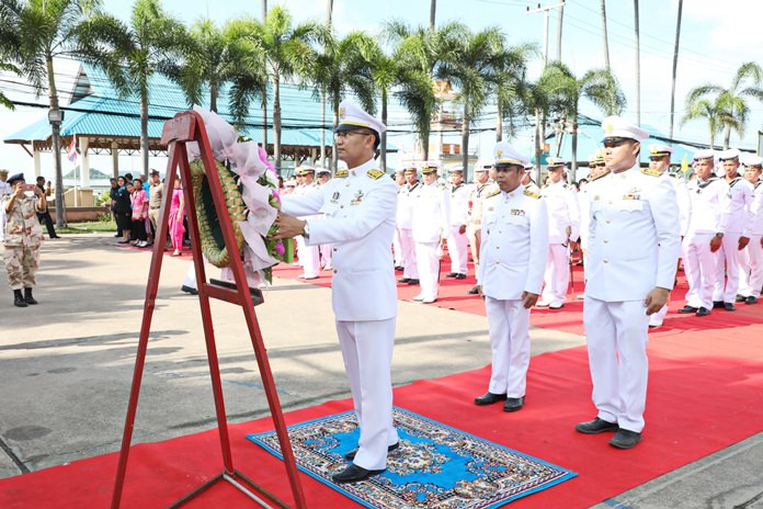 Sattahip District Chief Anucha Intasorn led the public and representatives from 30 organizations in laying wreaths in front of a portrait of King Rama V.