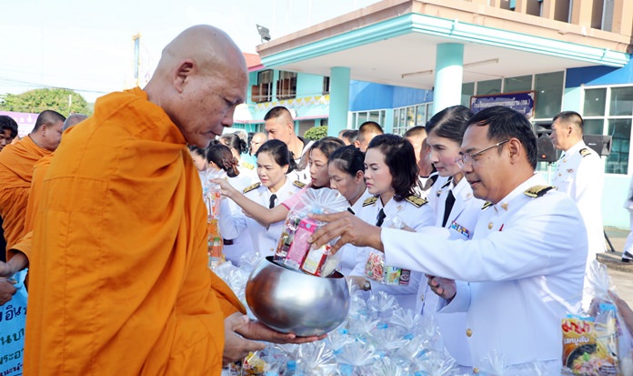 In Sattahip, government officials presented alms to 57 monks at the district office.