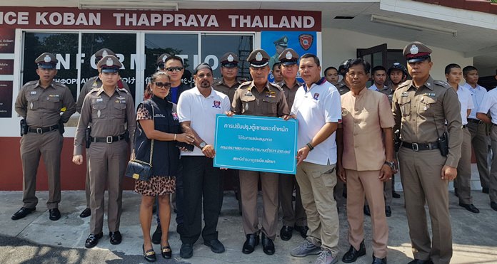Pattaya’s police chief, Pol. Col. Apichai Kroppech, and Pattaya Tourist Police Division’s commander, Pol. Lt. Col. Piyapong Ensarn presided over the opening of the 200,000 baht upgrade for the Thappraya police booth.
