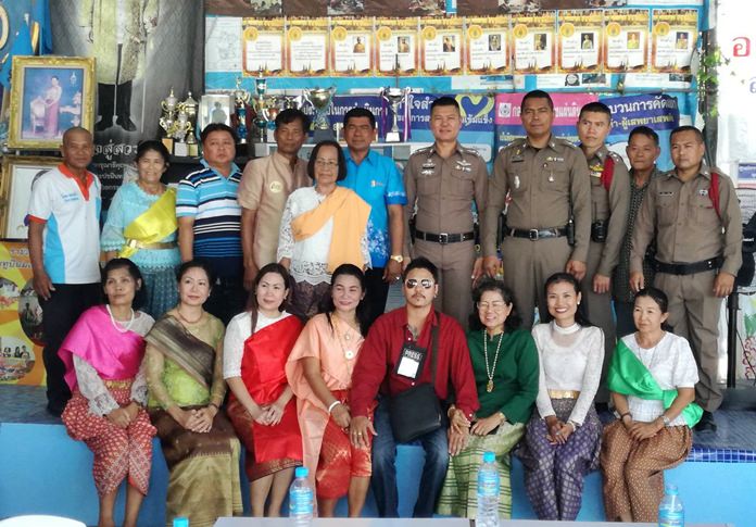 Deputy Police Chief Pol. Lt. Col. Korn Somkaney and other officers visited with neighborhood President Wirat Joyjinda and community leaders to foster cooperation in preventing and solving crimes.