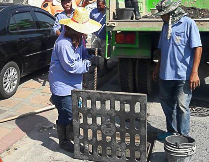Pattaya workers continue to clean out drainage pipes across the city to mitigate flooding.