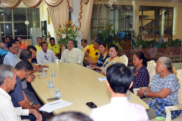 Deputy mayors Poramet Ngampichet, Banlue Kullavanijaya and Ronakit Ekasingh meet with chair and umbrella operators from Jomtien and Pattaya beaches.