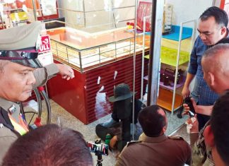 Would-be gold thief locked inside shop