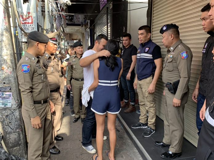Sunthorn Huajaipetch shows police how he pickpocketed an Italian tourist on Walking Street.