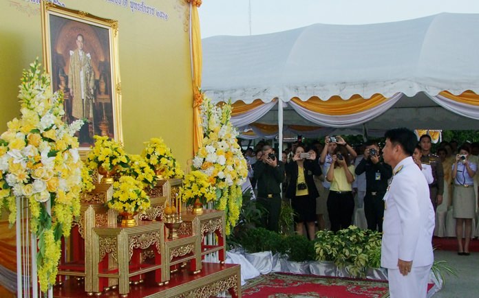 Chonburi Gov. Pakarathorn Thienchai leads officials in performing a morning ceremony to present flowers and incense before a portrait the late HM Rama IX.