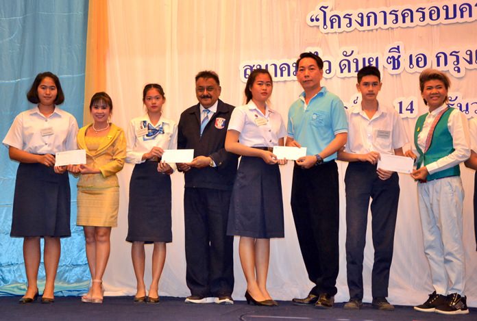 Peter Malhotra, President of Pattaya Sports Club and other benefactors present scholarships.