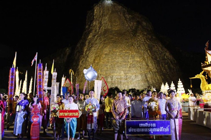 Beautiful lanterns and masked Khon actors highlighted Najomtien’s annual festival to honor the giant Buddha chiseled into the side of Khao Chee Chan.