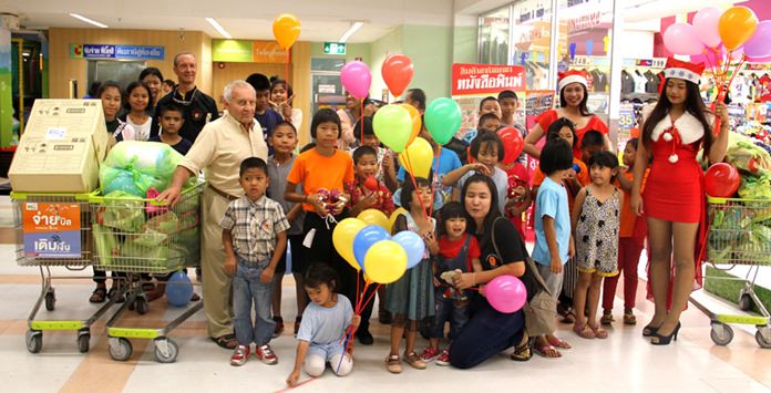 Children from the Camillian Social Center Rayong were treated to a Christmas shopping trip at Big C Rayong.