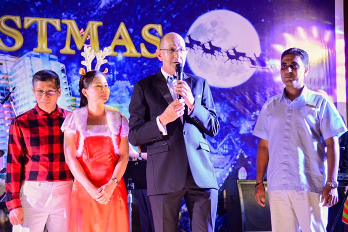 Denis Thouvard, General Manager of Centara Grand Mirage Beach Resort Pattaya, led hotel guests and other participants in the Christmas Eve Dinner at the Mirage Grand Ballroom.