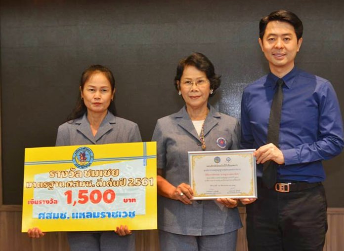 Deputy Mayor Poramet Ngampichet opens a Jan. 11 workshop for about 500 community health volunteers to continue their training to improve the quality of health care in Pattaya.